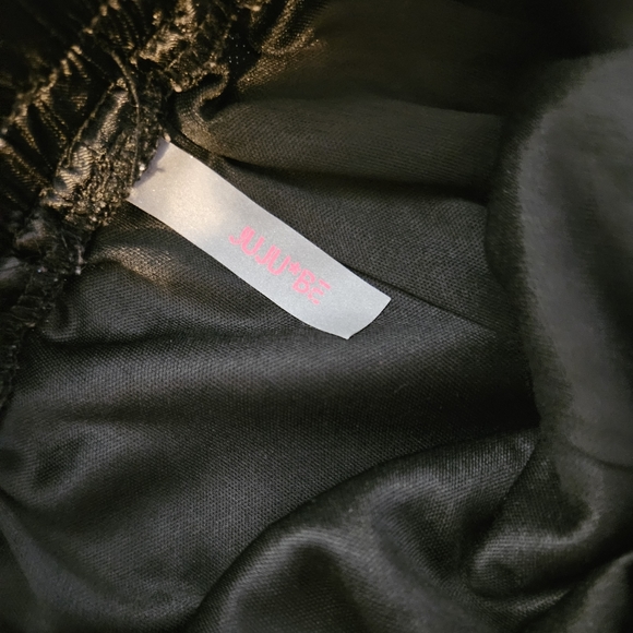 Ju-Ju-Be Sequin Shorts - Picture 3 of 4